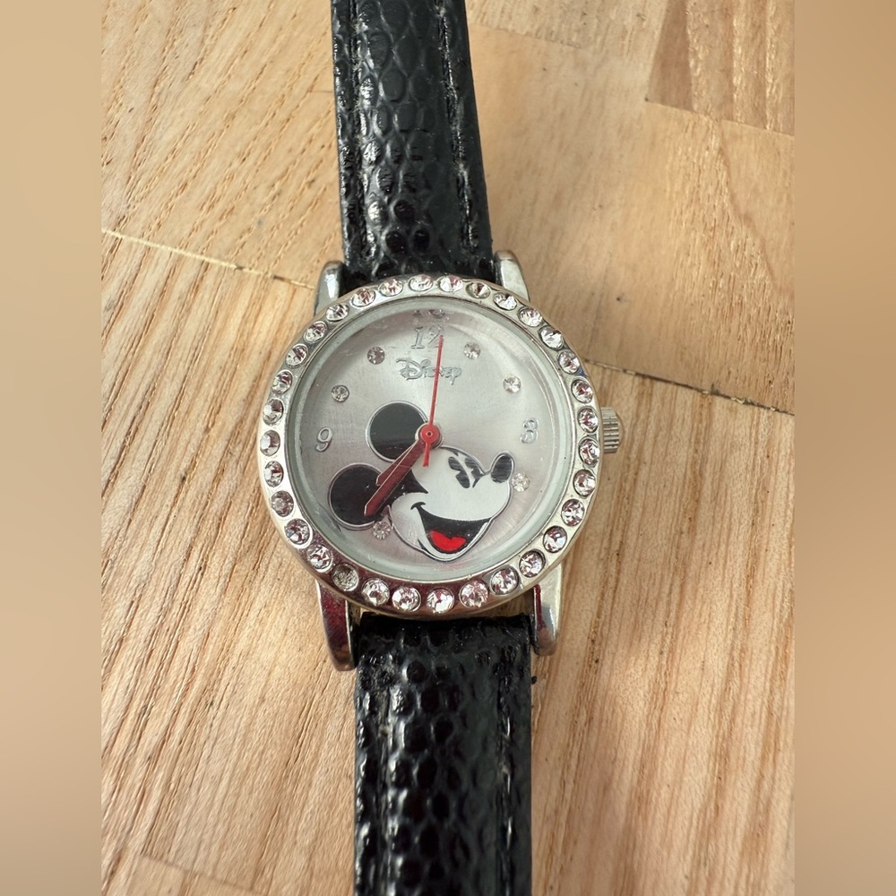 Disney ladies Mickey Mouse silver tone watch NEW BATTERY